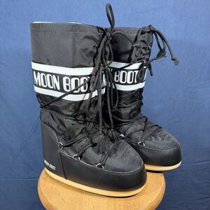 Moon Boot Womens Ski Nylon Icon Boots Black - Size 7/8.5 US. GOOD CONDITION